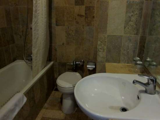Yasmin_Superior bathroom