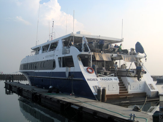 Indies Traders IV - Live On Board yang pertama