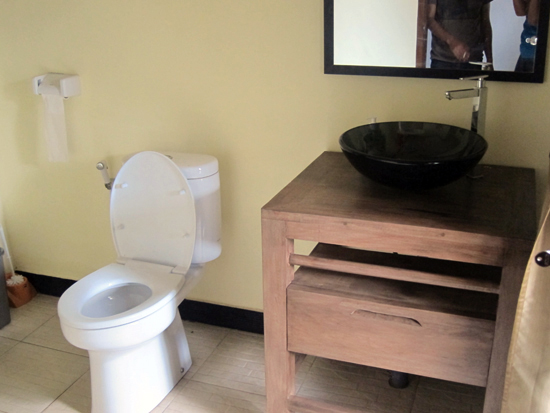 Kamar mandi Trio Homestay Kamar mandi Trio Homestay