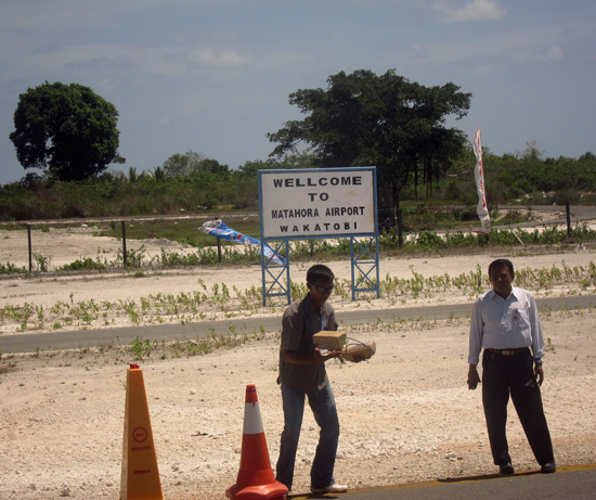 Welcome to Matahora airport, Wangi-wangi