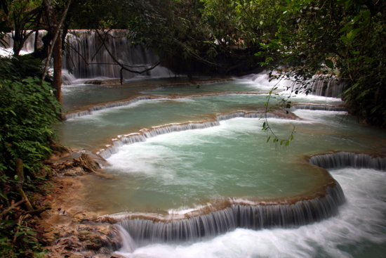 Air terjun di Luang Prabang - bisa berenang di sana Air terjun di Luang Prabang - bisa berenang di sana