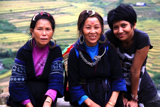 Bertemu suku black hmong ketika trekking di Sa Pa, Vietnam
