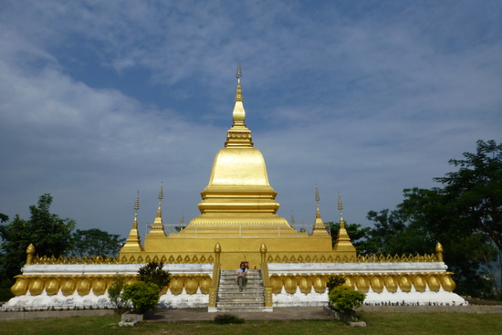 Salah satu stupa di Laos Salah satu stupa di Laos