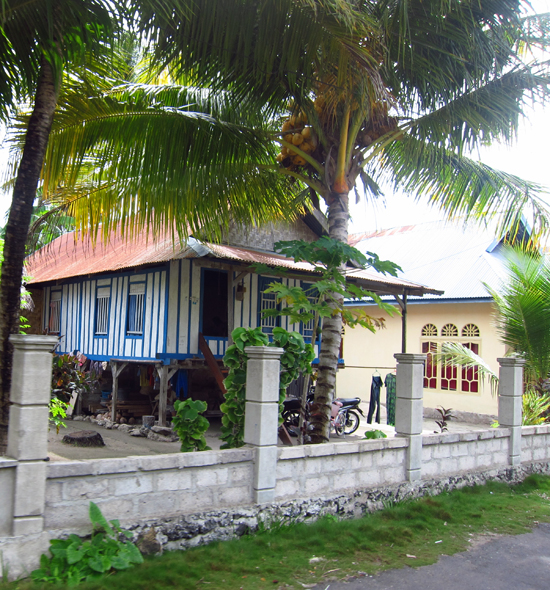 Rumah penduduk di Tomia