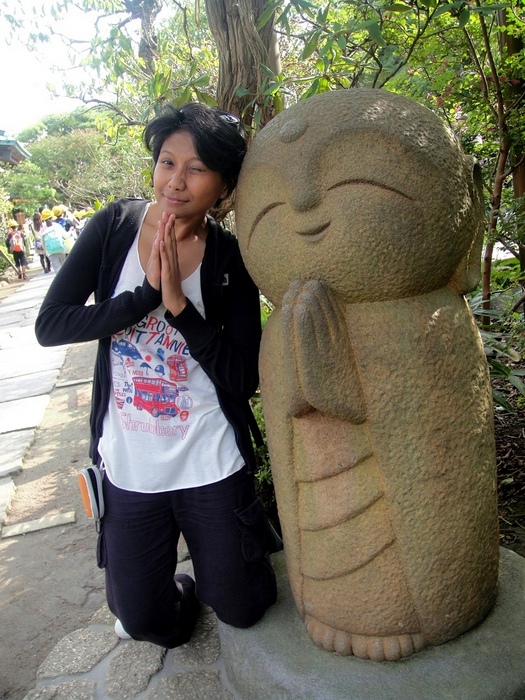 Demi Hasedera Temple yang berisi patung-patung Buddha lucu dan imut ini, saya mencoret Disneyland dari daftar dan memutuskan mengejar kereta ke Kamakura, the home of samurai