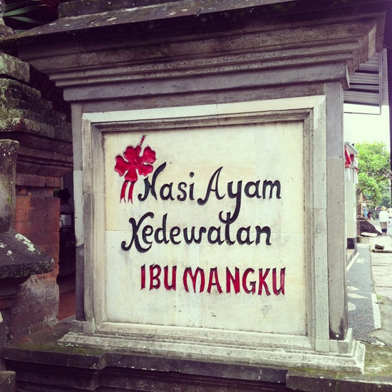 Bagian depan Warung Nasi Ayam Kedewatan Ibu Mangku