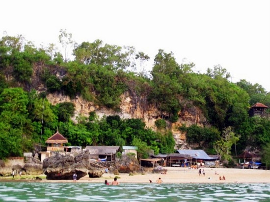 Pantai Padang-padang di Uluwatu, Bali
