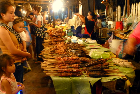 BBQ di pasar malam Luang Prabang