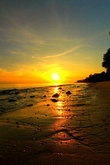 Sunrise di Pantai Sumur Tiga