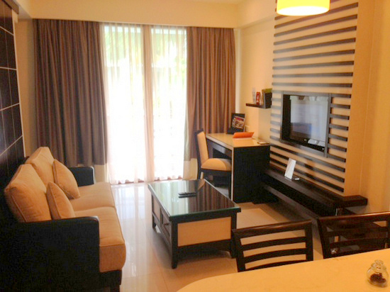 The loungeroom really makes the difference in the suite room