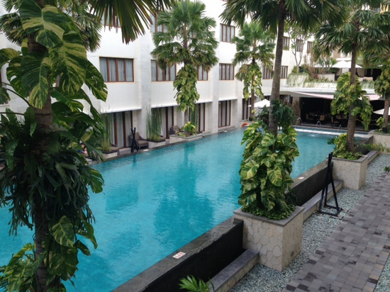 A great pool with rooms surrounding it