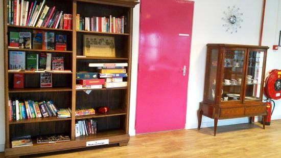 Fasilitas Buku Panduan Tur dan Peta di Hostelle, Amsterdam