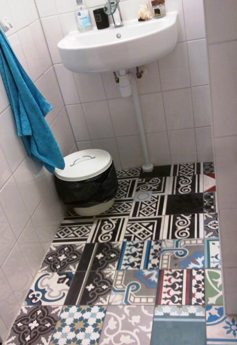 Kalau beruntung, bisa dapat shared bathroom yang nyaman