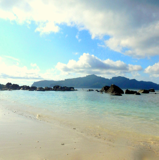 Pulau Umang-umang berpasir putih di kepulauan Krakatau