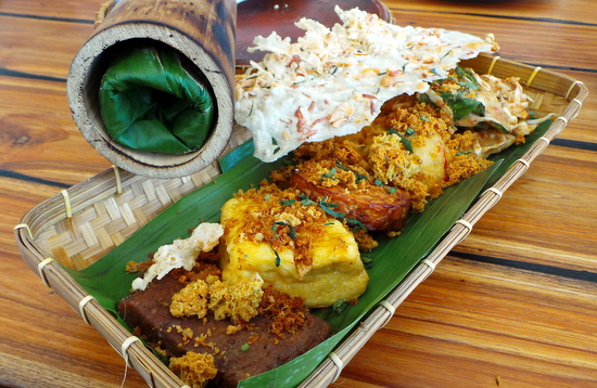 Nasi Bambu Kabengbat yang komplit...plit...plit