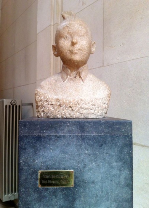 Patung Tintin di depan museum komik