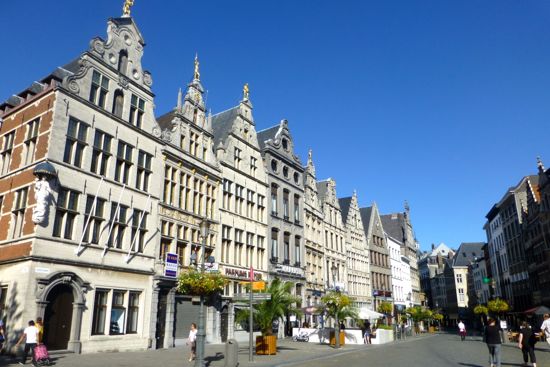 Arsitektur rapih di Antwerp
