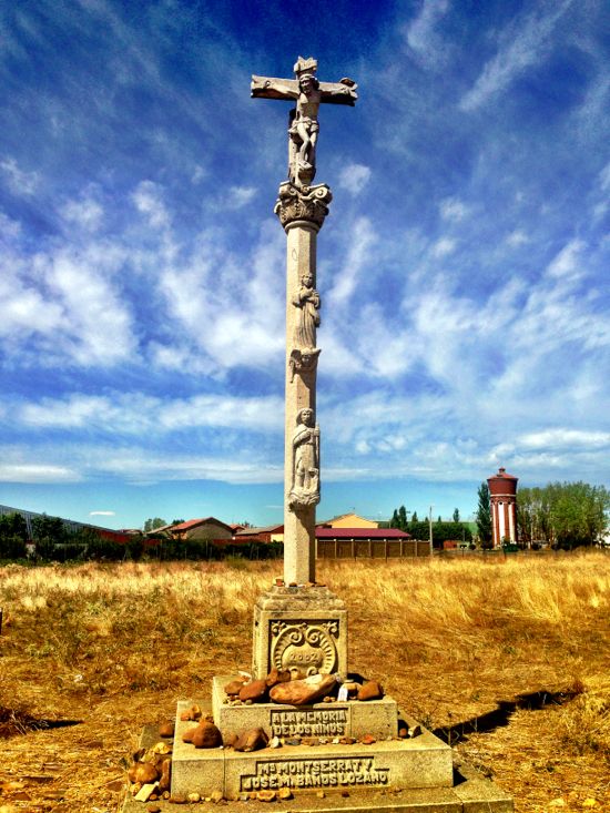 Catholic monument in El Burgo Ranero