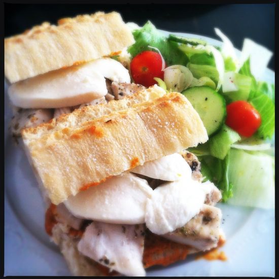 Sandwich besar di SHTOOR cafe