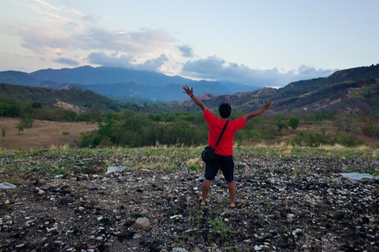 Lagi jalan di salah satu jalan trans flores bajawa-riung. Landscapenya heboh.