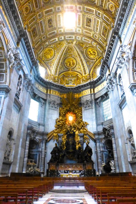 Megahnya salah satu ruangan di dalam basilica
