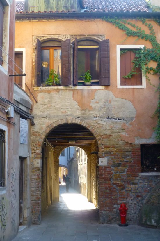 Menyusuri lorong-lorong di Venezia