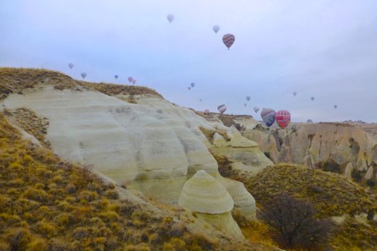Lembah Cappadocia dengan bentuk batuan yang unik