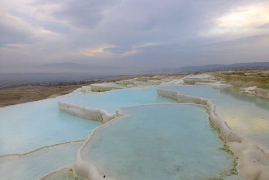 Kolam berundak-undak di Pamukkale