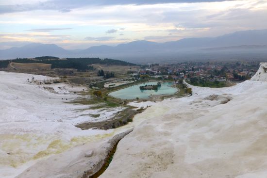 Pemandangan Pamukkale dari puncak
