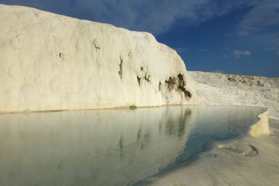 Salah satu kolam dangkal di Pamukkale