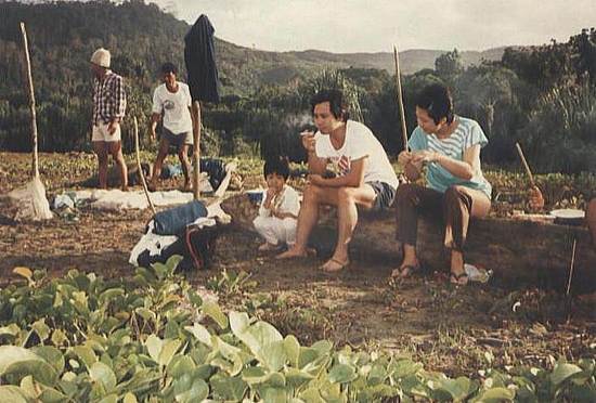 Debbzie kecil camping di pantai