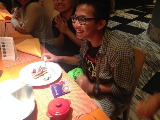 Adis merayakan ulang tahun di Palio Resto