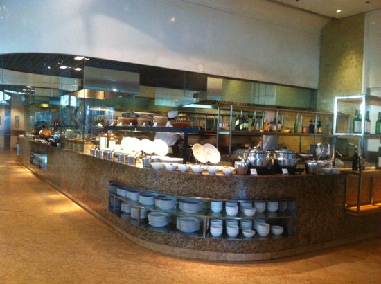 Salah satu station 'local food' di Marriott Cafe breakfast buffet