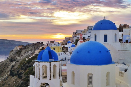Suasana menjelang senja di Santorini