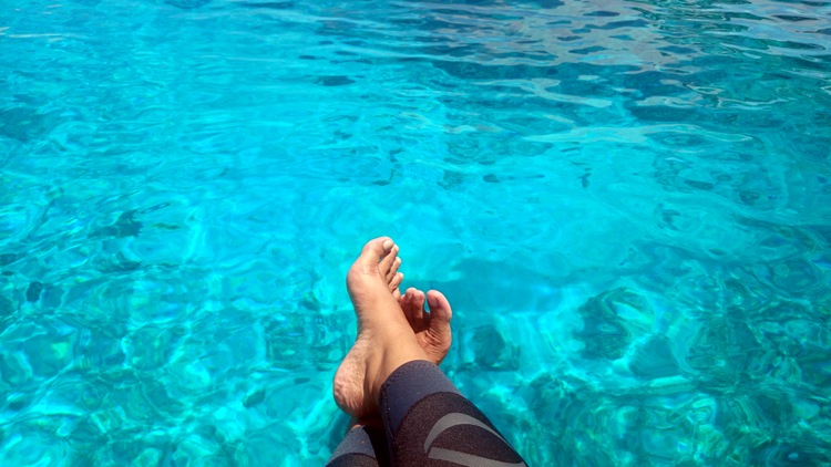 Cuma ada foto kaki di laut ini karena malu2 mau selfie - Balicasag