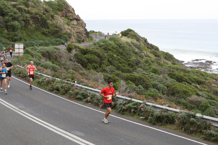 Pertama kalinya ikut full marathon, nggak mau tanggung-tanggung pecah telornya di Great Ocean Road Marathon 2014