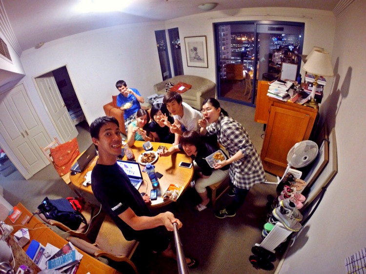 Sharing apartemen bareng Ukrainian, Chilean, Japanese, Korean, sama Taiwanese di Brisbane