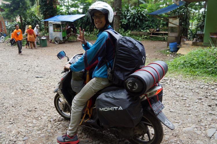 Mau jadi nomad harus bisa bawa motor sama barang kek gini