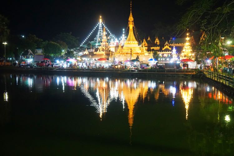 Mae Hong Son di malah hari