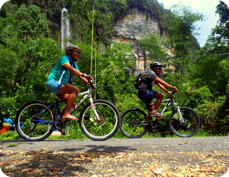 Naik sepeda di Sumatra Barat