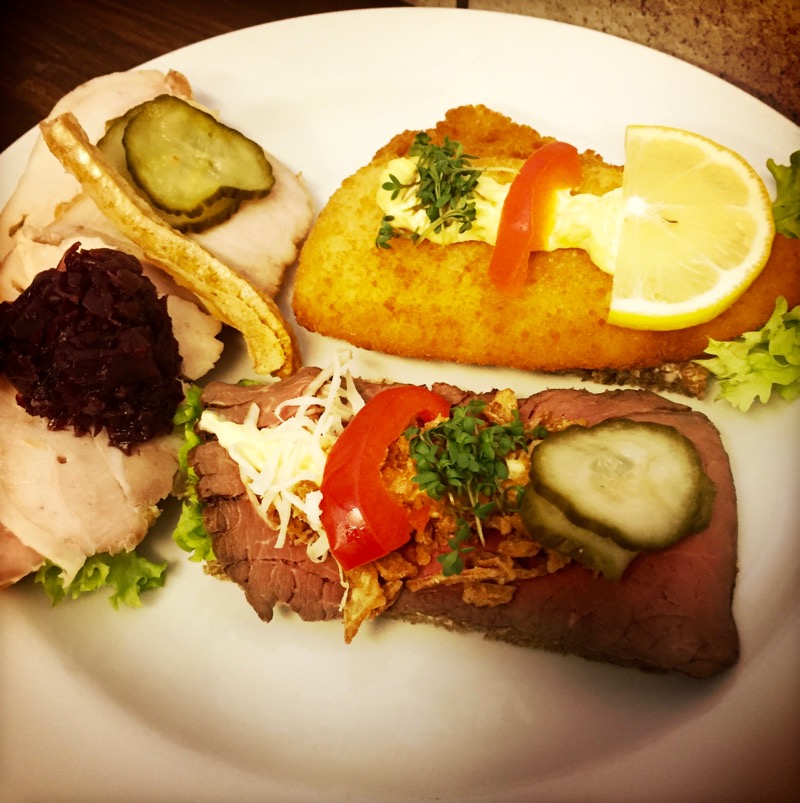 Smorrebrod roti khas Denmark