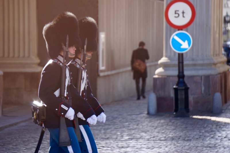 Pergantian penjaga di Amalienborg