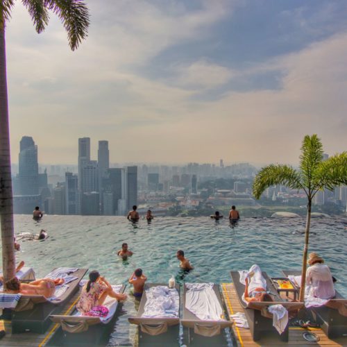 Pemandangan Kolam Renang Marina Bay Sands Singapore