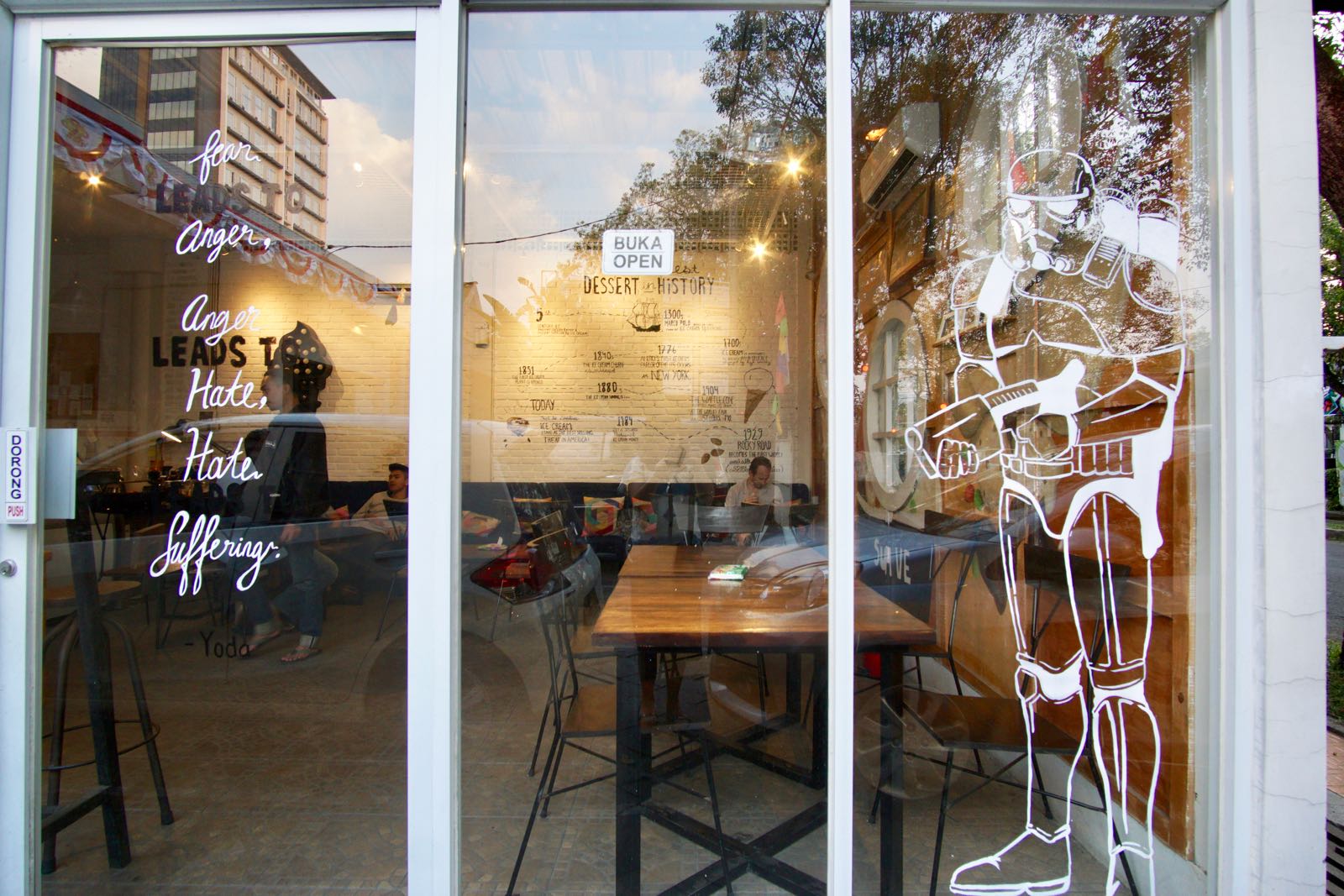 Bagian Luar Woodlane Bandung