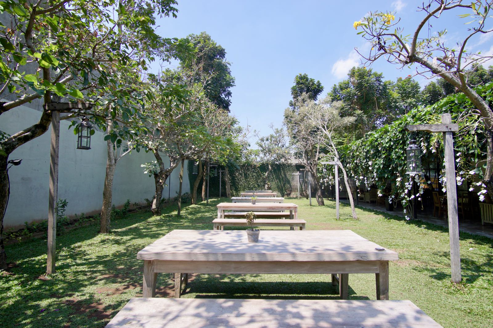 Outdoor Area Di Epic Coffee