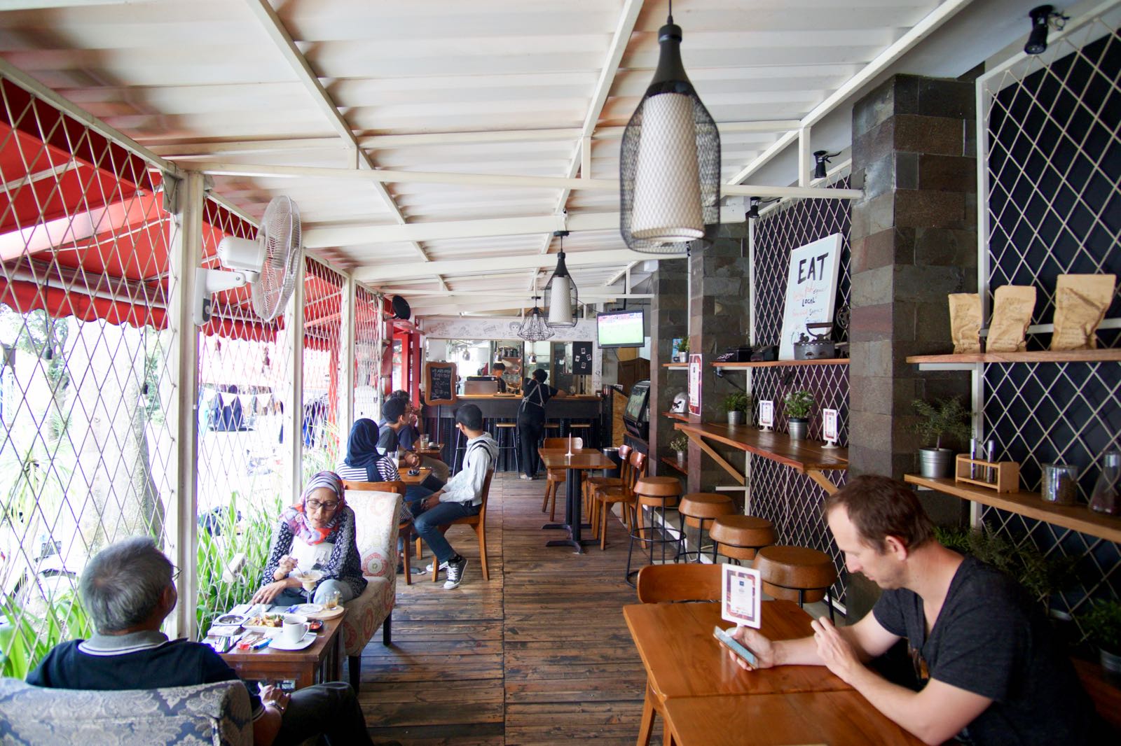 Semi Open Coffee Shop Di Next8