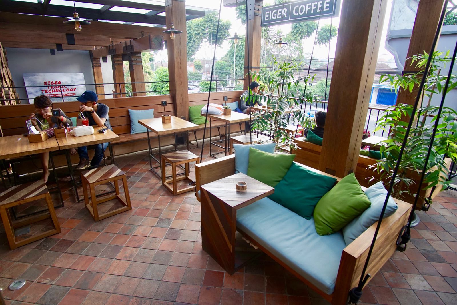 Eiger Coffee Di Atas Eiger Shop Cihampelas