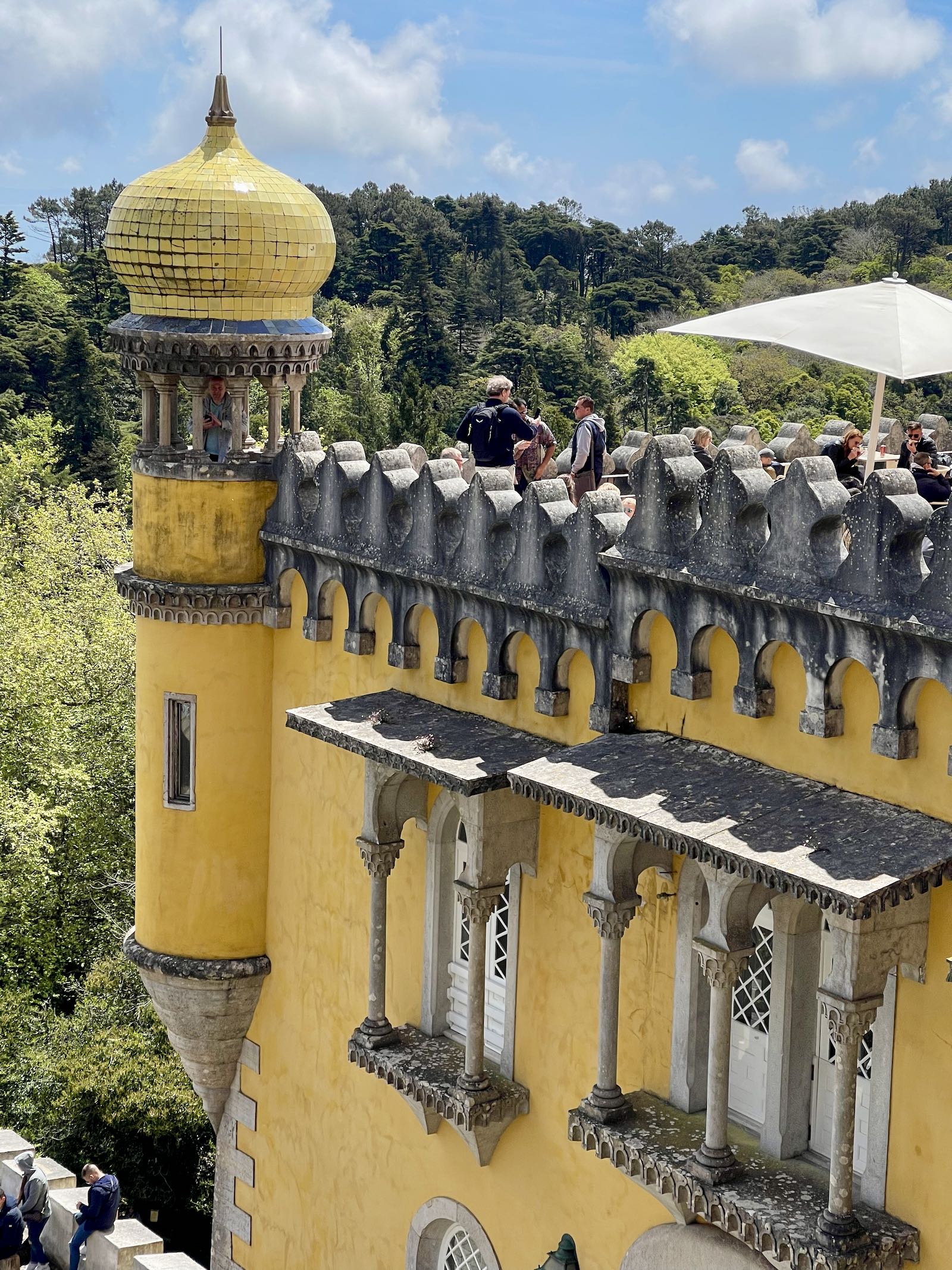 Warna Kuning Khas Pena Palace